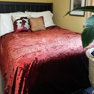 Velvet king duvet cover with zipper closure